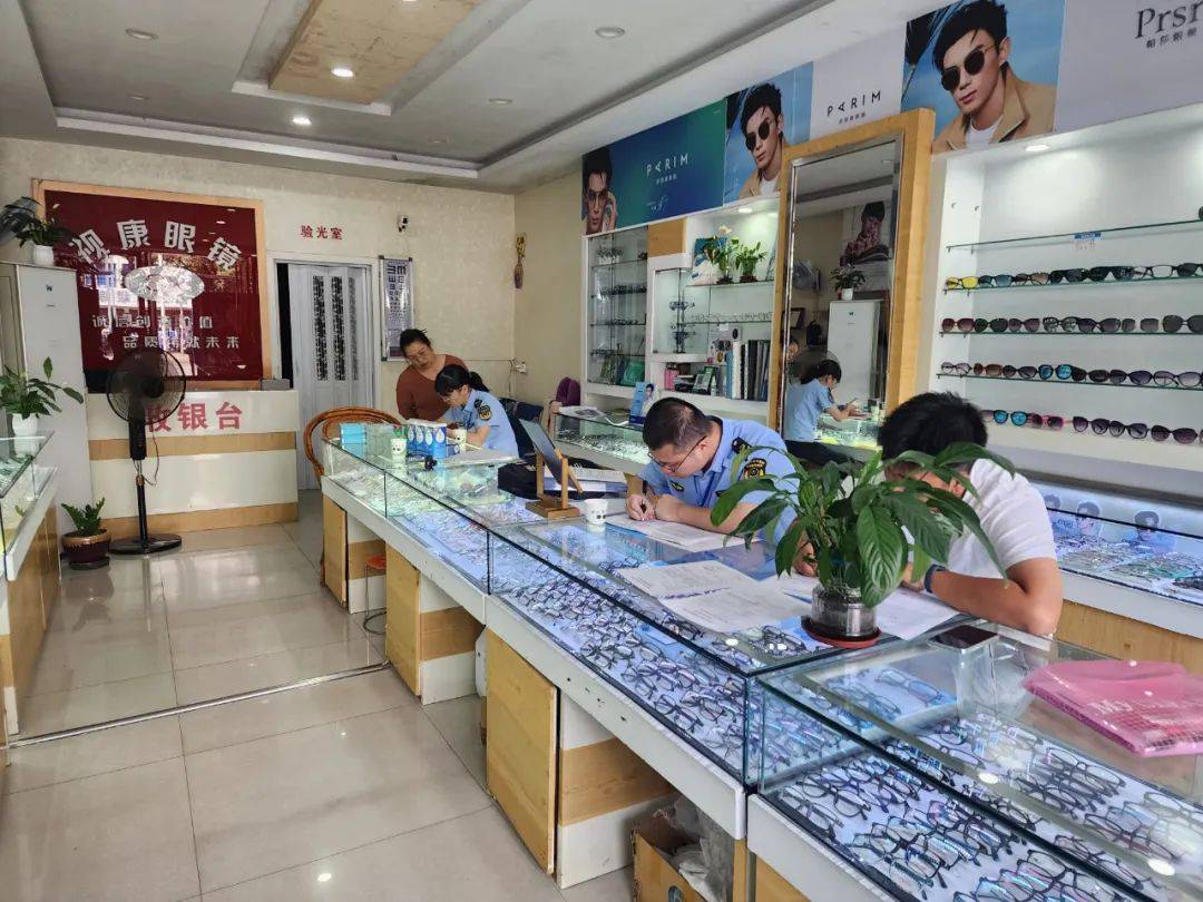 無證銷售隱形眼鏡護理液？立案查處！